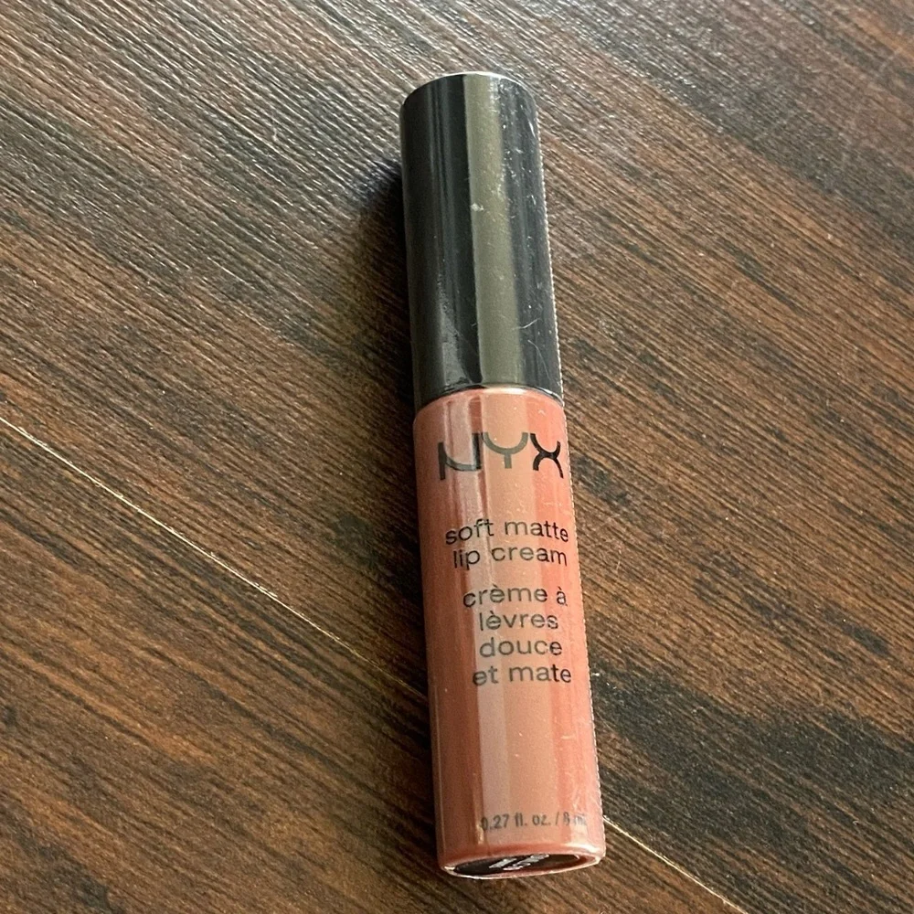 {NYX}  Soft Matte Lip Cream